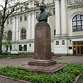Monument to Polenov – Saint Petersburg