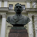 Памятник А. Л. Поленову – Санкт-Петербург