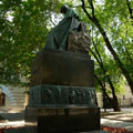 Памятник Николаю Васильевичу Гоголю на Никитском бульваре